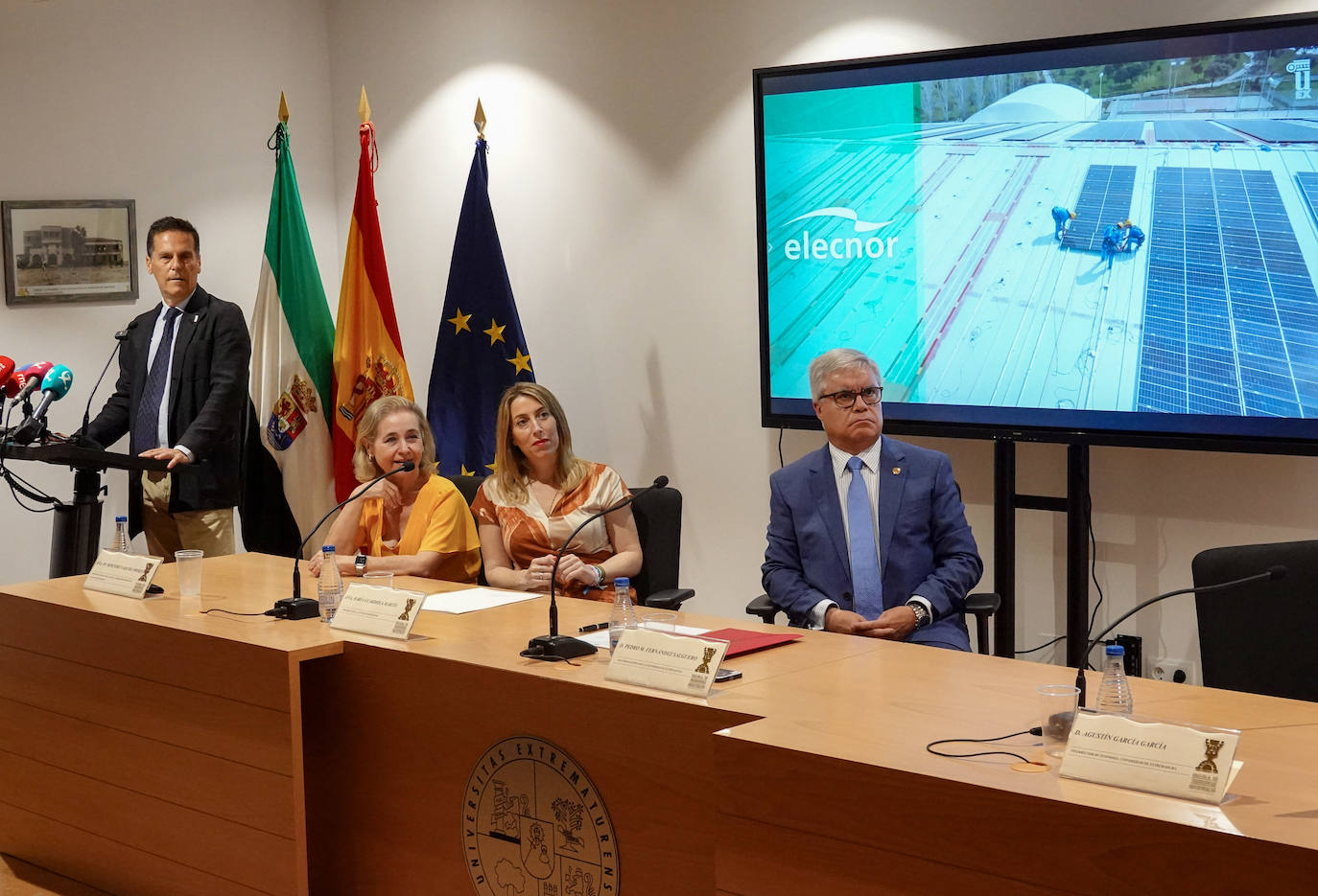 Así ha sido la presentación de las placas fotovoltaicas en la UEx