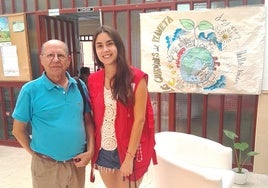 Natalia Martín y Joaquín Rodríguez, presidente local de Cruz Roja.