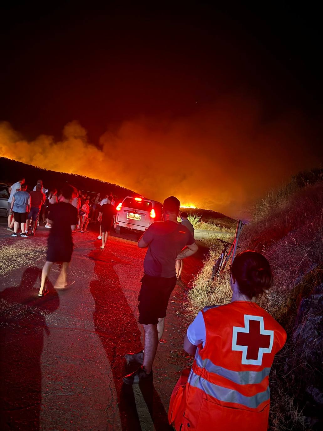 Imagen del incendio forestal registrado en el término municipal pacense de Puebla del Maestre