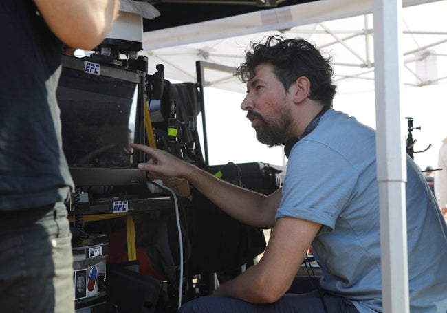 Pedro Aguilera, director de 'Día de caza', durante el rodaje.