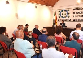 Reunión de González Andrade con representantes de las mancomunidades.