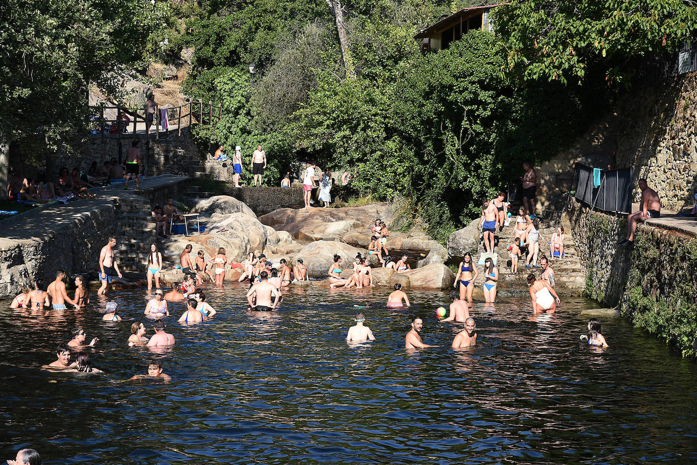 Piscina natural de Casas del Monte.