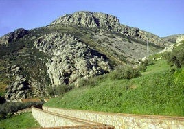 Sierra Grande de Hornachos desde las proximidades de la población.