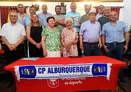 Directivos y familiares en la presentación