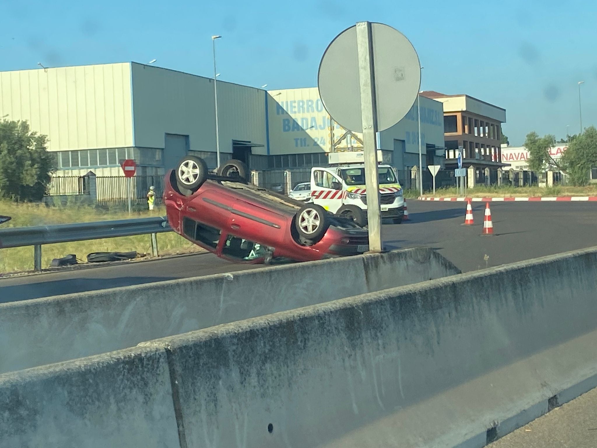 Fotos | Así ha quedado el coche accidentado este martes en Badajoz