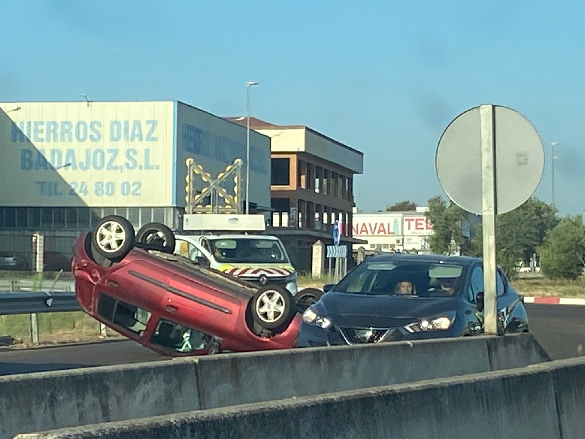 Fotos | Así ha quedado el coche accidentado este martes en Badajoz