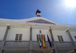 Balconada del Ayuntamiento de Alconchel.