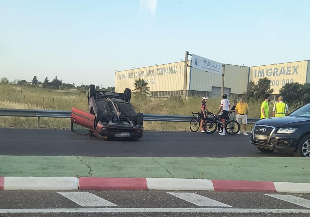 Accidente en la glorieta que conecta la BA-20 con la avenida Manuel Rojas Torres.