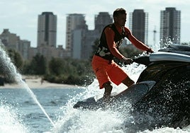 ¿Se necesita carnet para conducir motos de agua este verano?