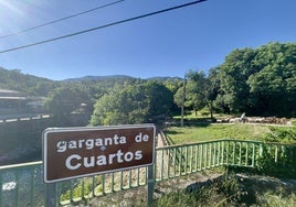 El puente.Es medieval de dos ojos.