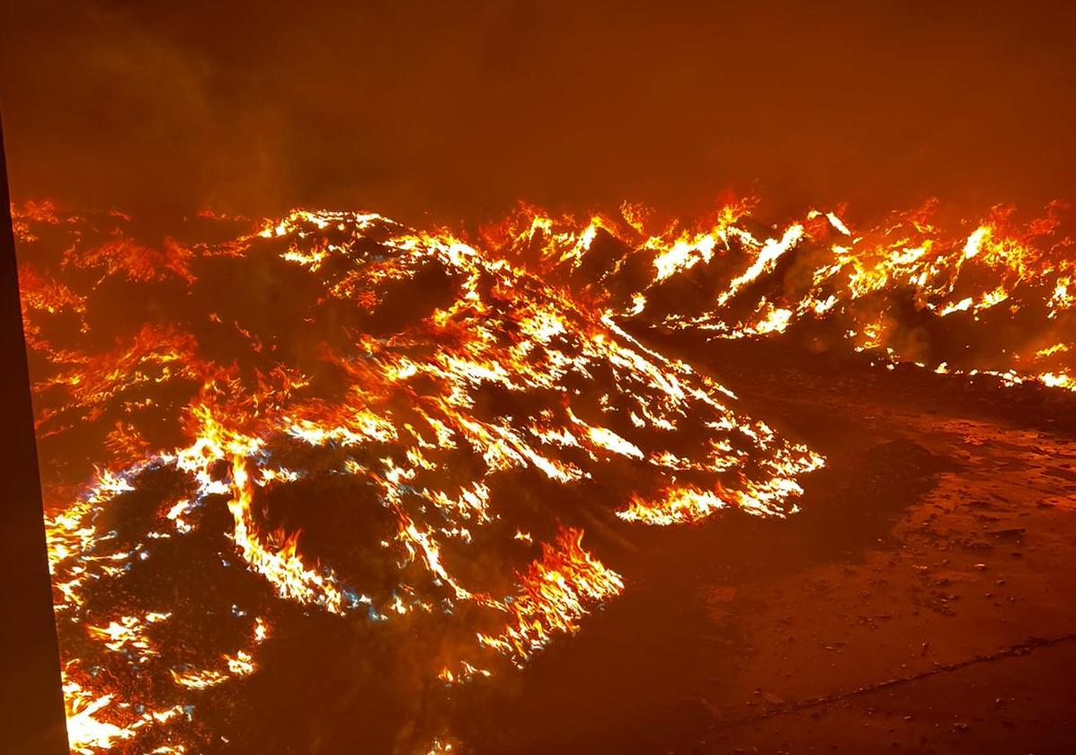 Fotos | Así ha sido el llamativo incendio en Lobón