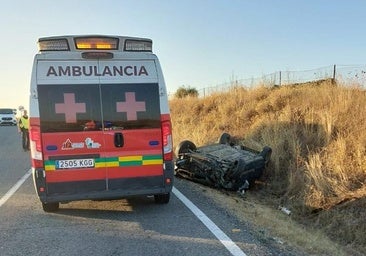 Trasladado al hospital tras una salida de vía en Navas de Madroño