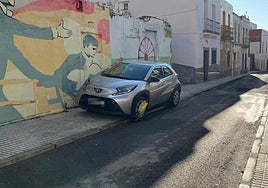 Un coche con cepo en la calle Concepción Arenal del Casco.