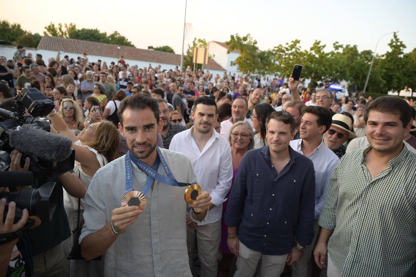 Fotos | Así ha recibido Llerena al doble medallista olímpico Álvaro Martín