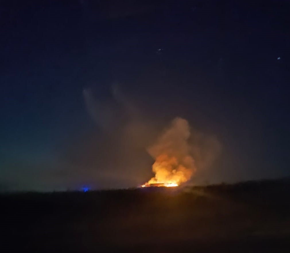 Incendio en la primera hora de la mañana. R. G.