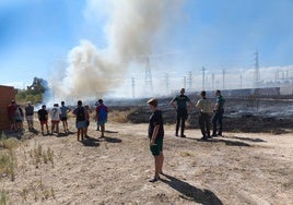 Incendio que afecta este lunes al término municipal de Trujillo.