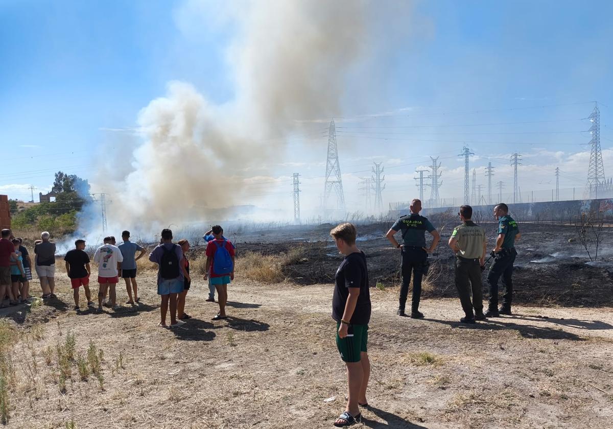 Incendio que afecta este lunes al término municipal de Trujillo.