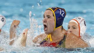 Un oro de waterpolo con bandera extremeña