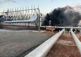 Llamas en las instalaciones de la termosolar de La Garrovilla.