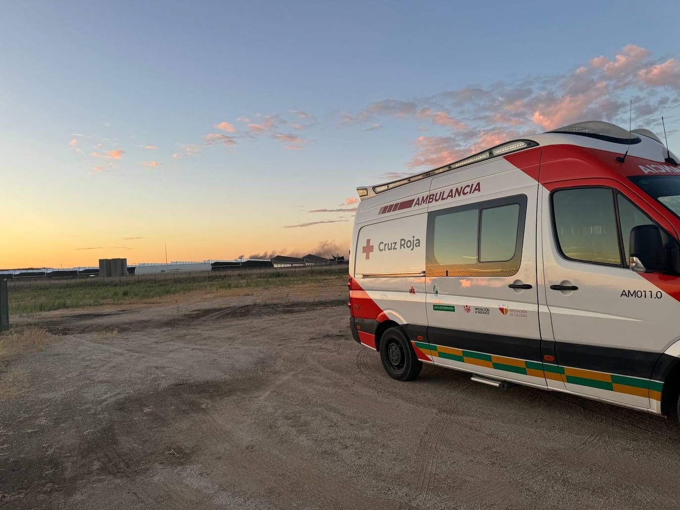 Imágenes del incendio que se ha originado en la planta termosolar de La Garrovilla