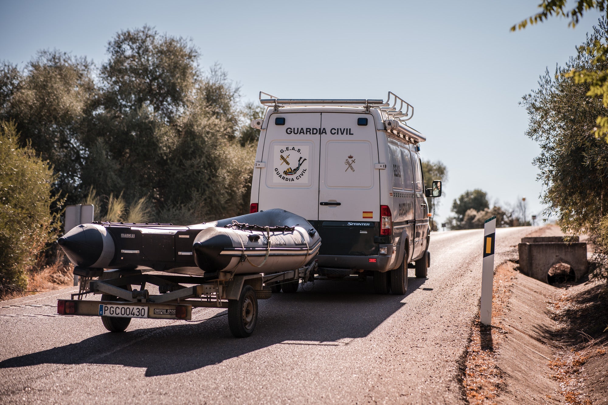 Operativo desplegado en Los Canchales para buscar al desaparecido en el embalse