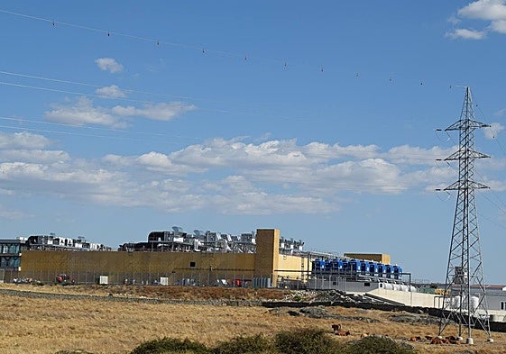 Vista exterior de la planta de producción de diamantes sintéticos que la empresa Diamond Foundry construye en Trujillo.