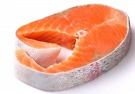 El truco infalible para que no se te pegue el pescado a la sartén