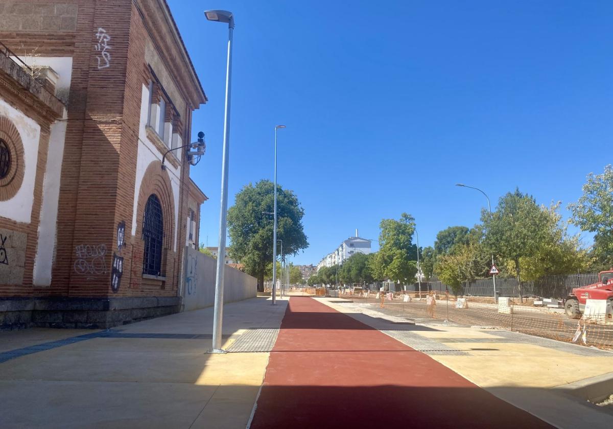 El nuevo carril bici, a su paso por la cárcel vieja.