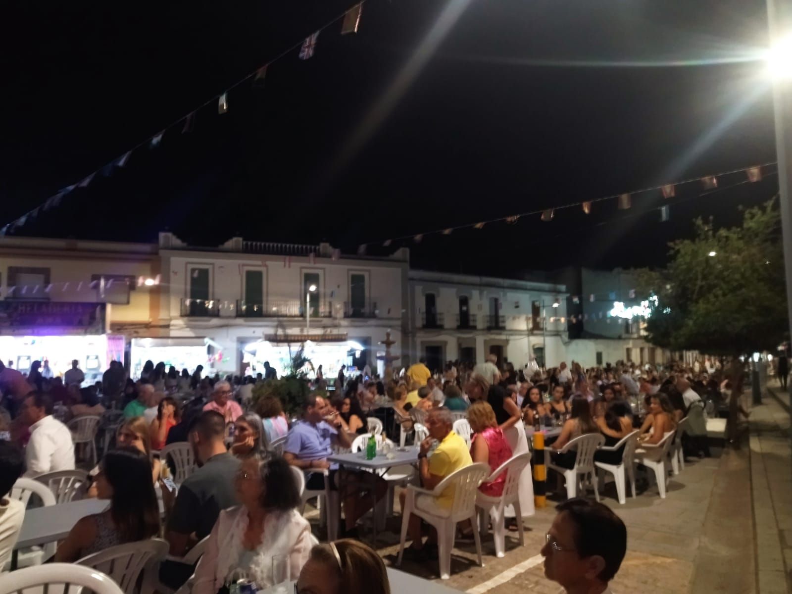 El ministro Carlos Cuerpo disfruta de la feria de Valle de la Serena