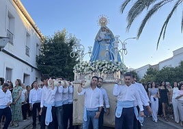 La procesión de la Virgen de Tentudía, Patrona de Monesterio, recorre cada 15 de agosto las calles de la localidad