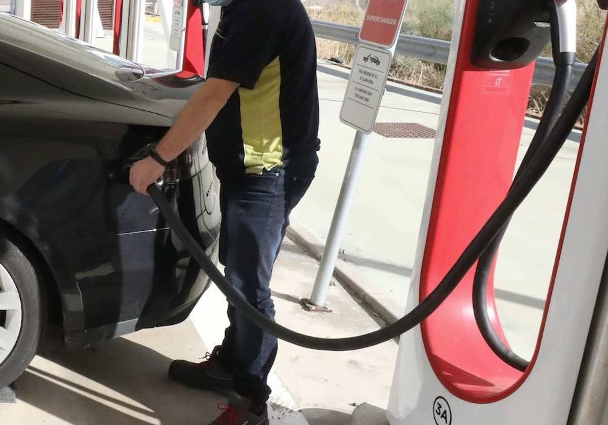 Extremadura cuenta con 282 puntos para recargar coches eléctricos