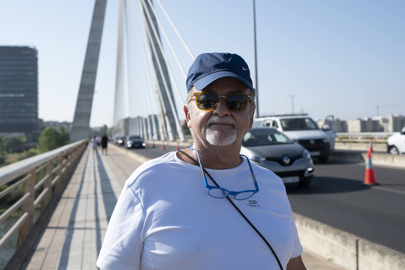 Imagen - «Es una vergüenza que los políticos no se preocupen de su ciudad porque la dejadez de Badajoz va más allá de este puente»