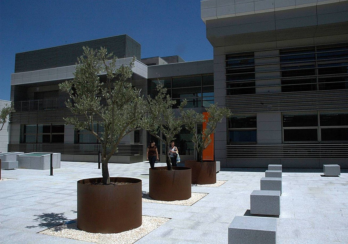 Fachada de la Comisaría de la Policía Nacional en San Lázaro.