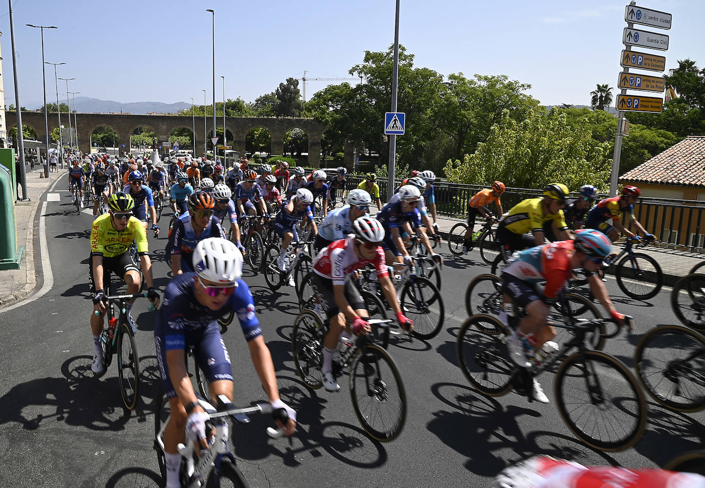 Plasencia se vuelca en la salida de la 4ª etapa de la Vuelta Ciclista a España