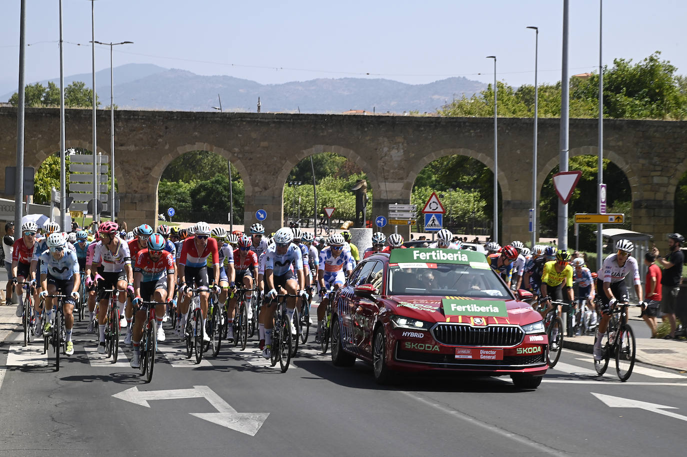 Plasencia se vuelca en la salida de la 4ª etapa de la Vuelta Ciclista a España