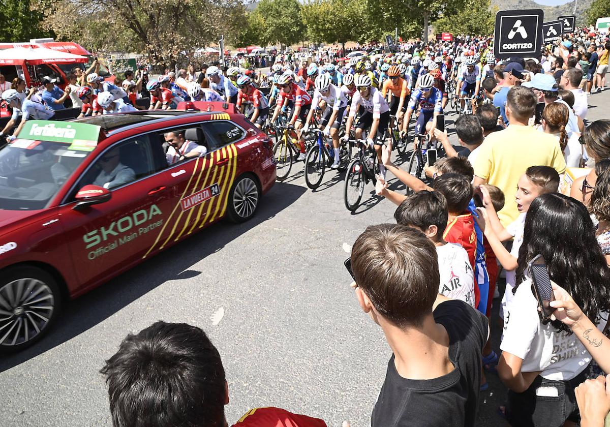 Plasencia se vuelca en la salida de la 4ª etapa de la Vuelta Ciclista a España