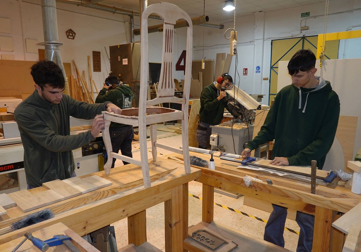 Estudiantes de FP en el Instituto San José de Badajoz.