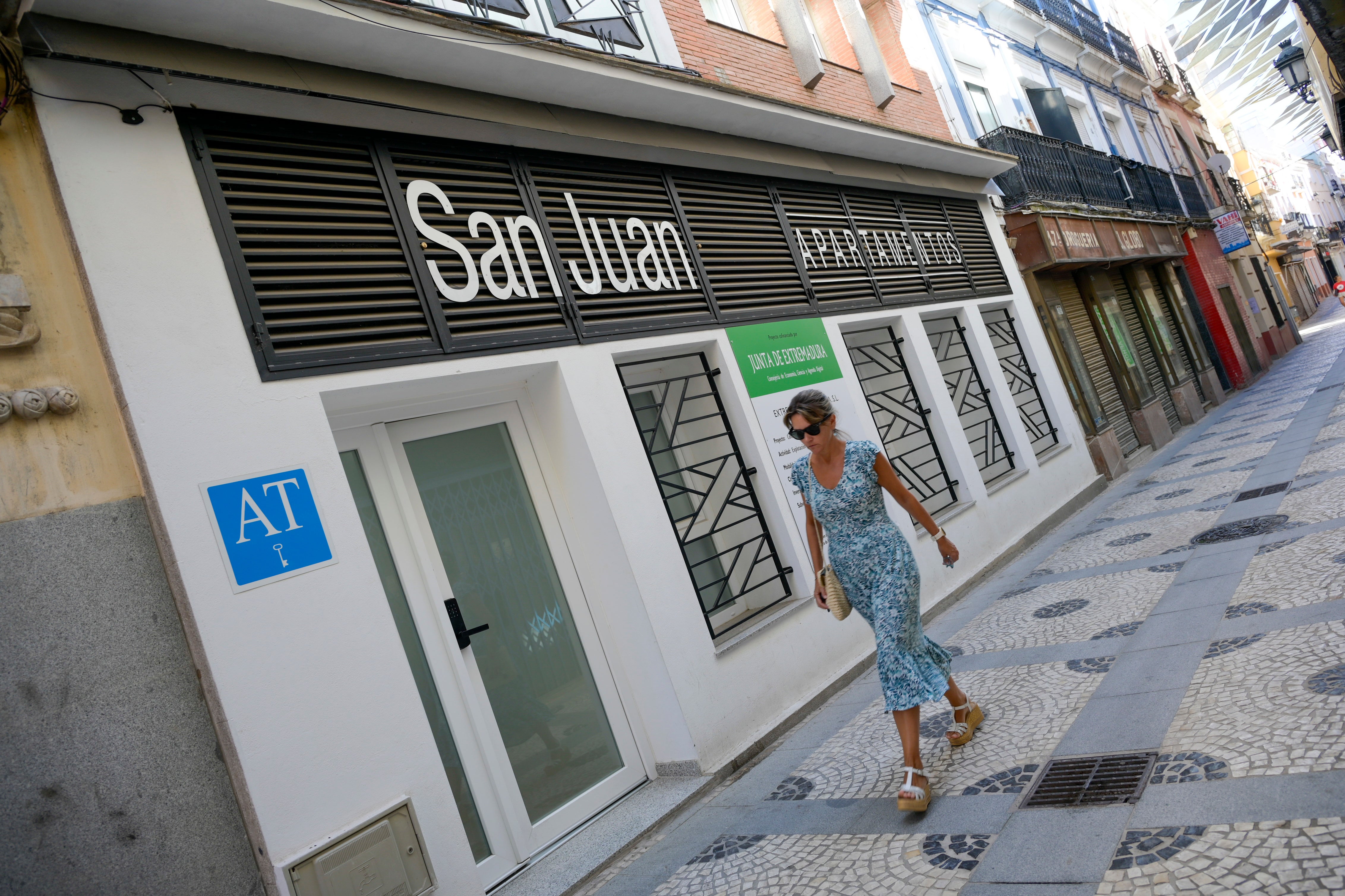 José María Tinoco y Elisabet Haut en uno de los apartamentos de Loft Experience Guadiana.