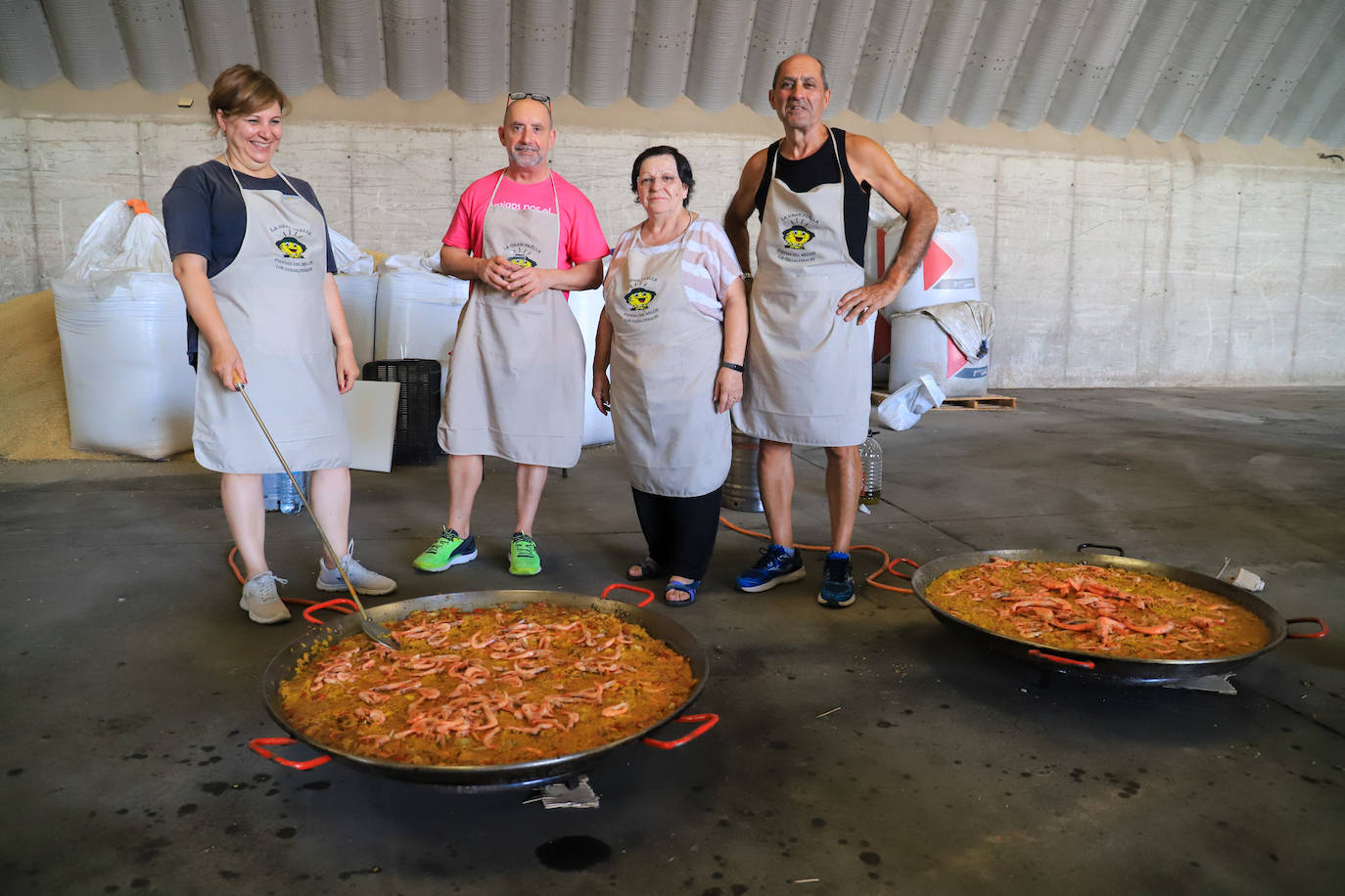 Fotos de las 23 paellas en Los Guadalperales para vecinos y emigrantes