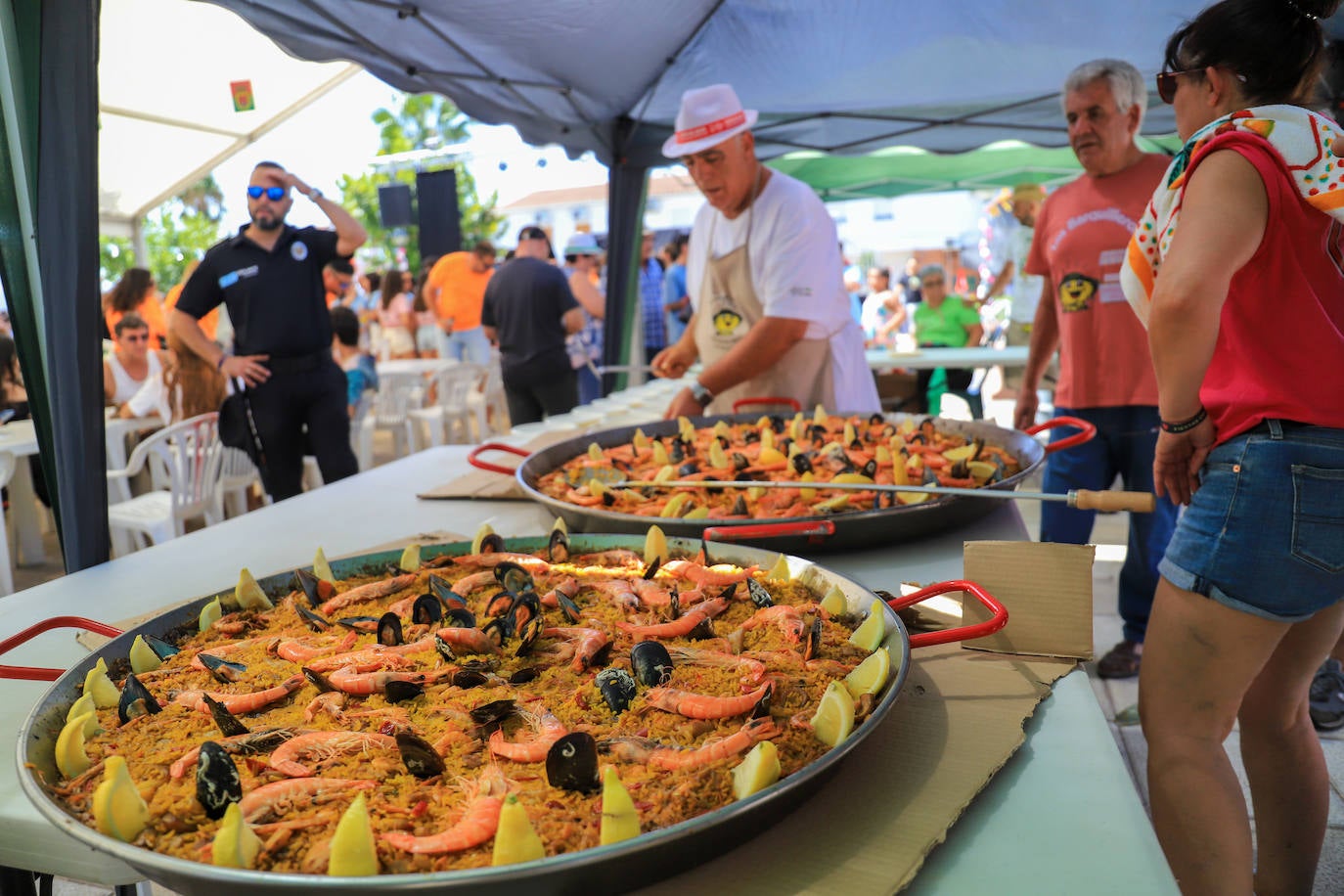 Fotos de las 23 paellas en Los Guadalperales para vecinos y emigrantes