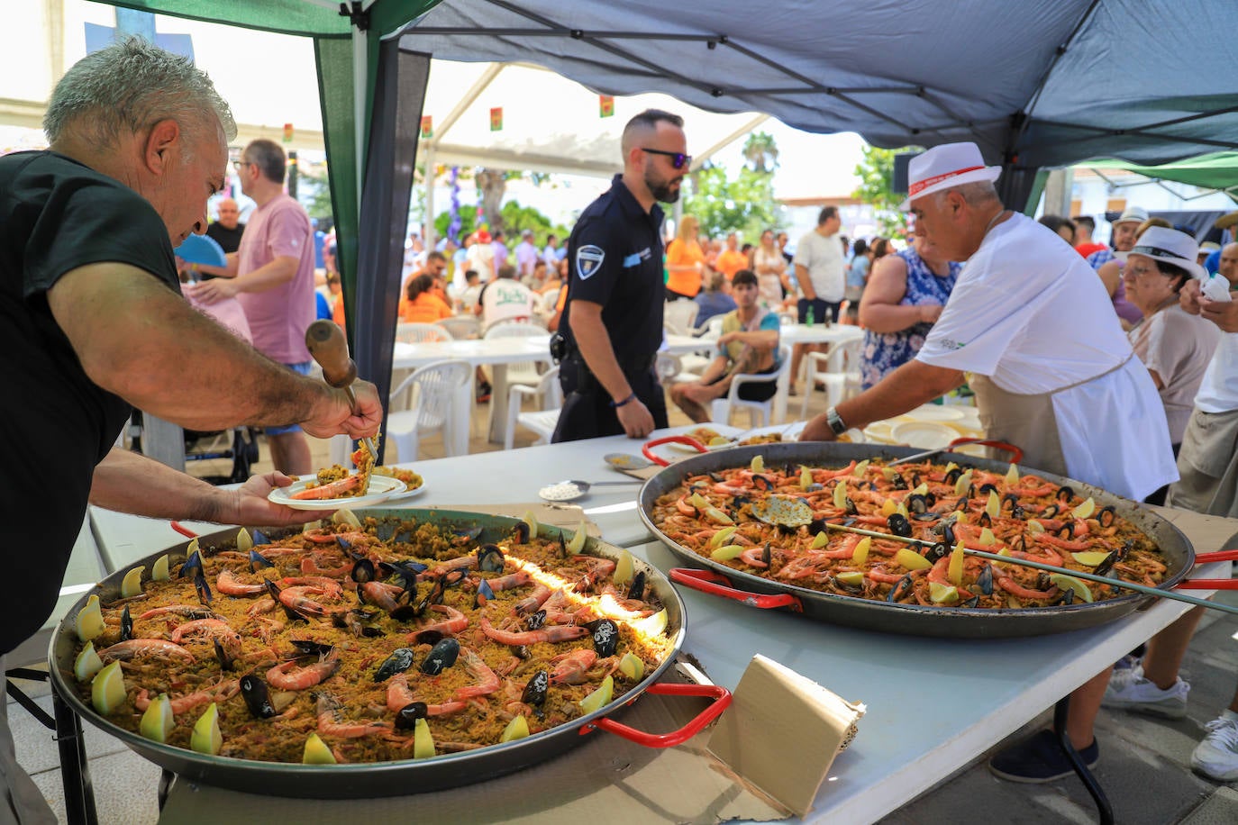 Fotos de las 23 paellas en Los Guadalperales para vecinos y emigrantes