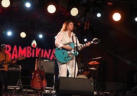 Bambikina hizo disfrutar con su folk de origen americano.