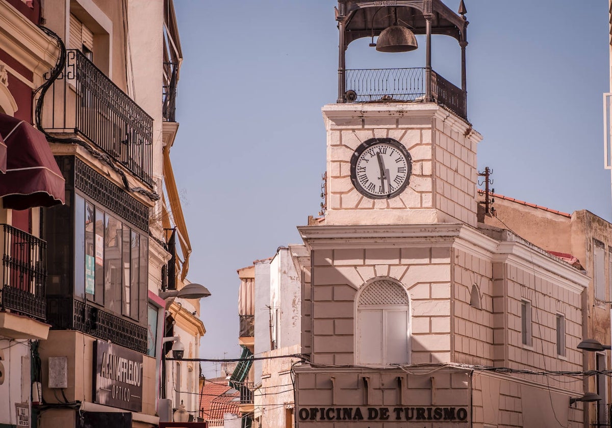 Reloj situado en la Puerta de la Villa.