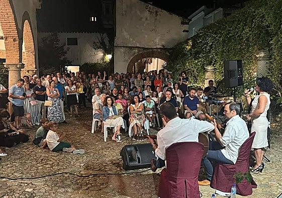 Uno de los conciertos que se celebraron durante la noche.