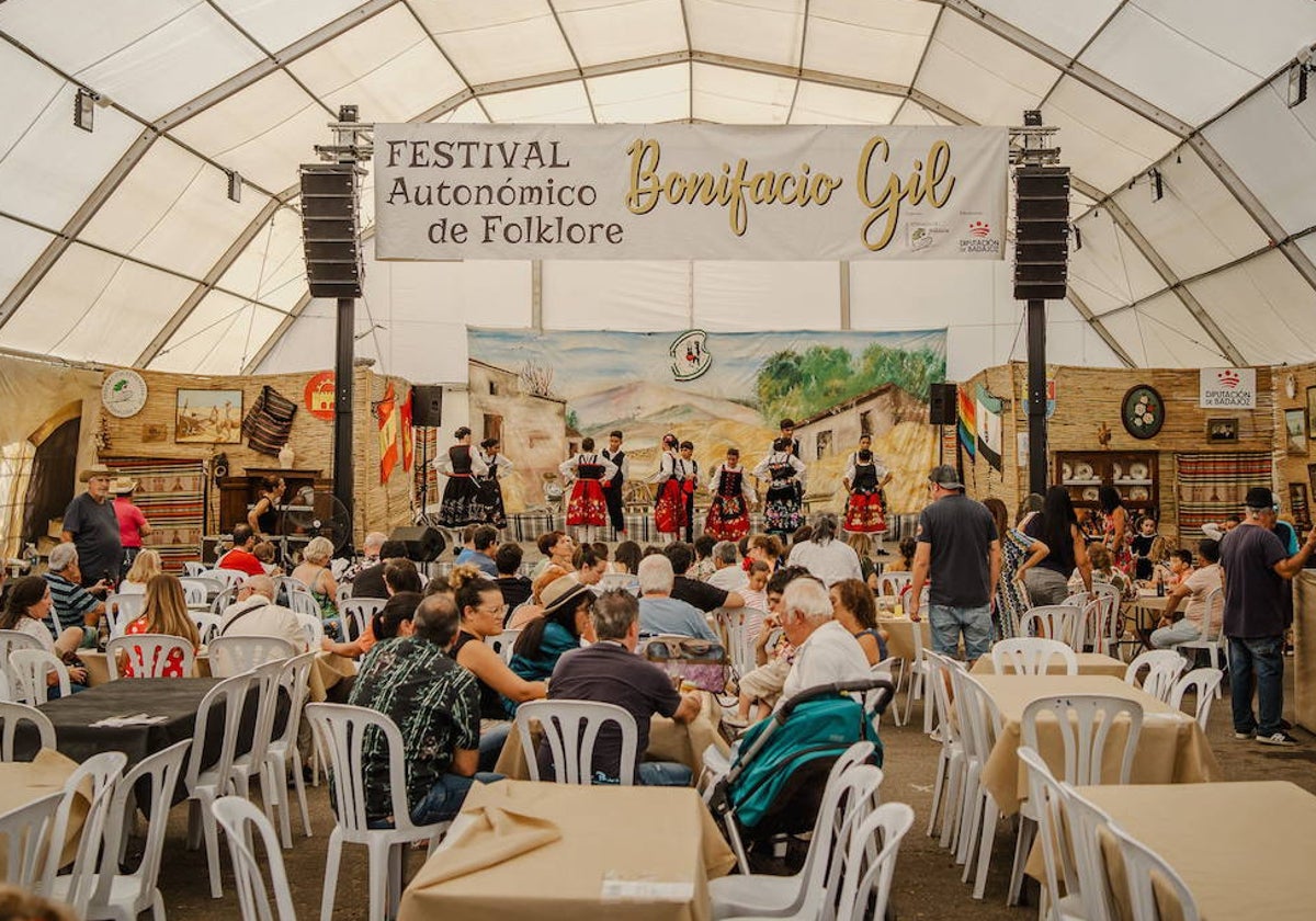 Actuación en la Feria del año pasado en la caseta de El Cortijo Extremeño.