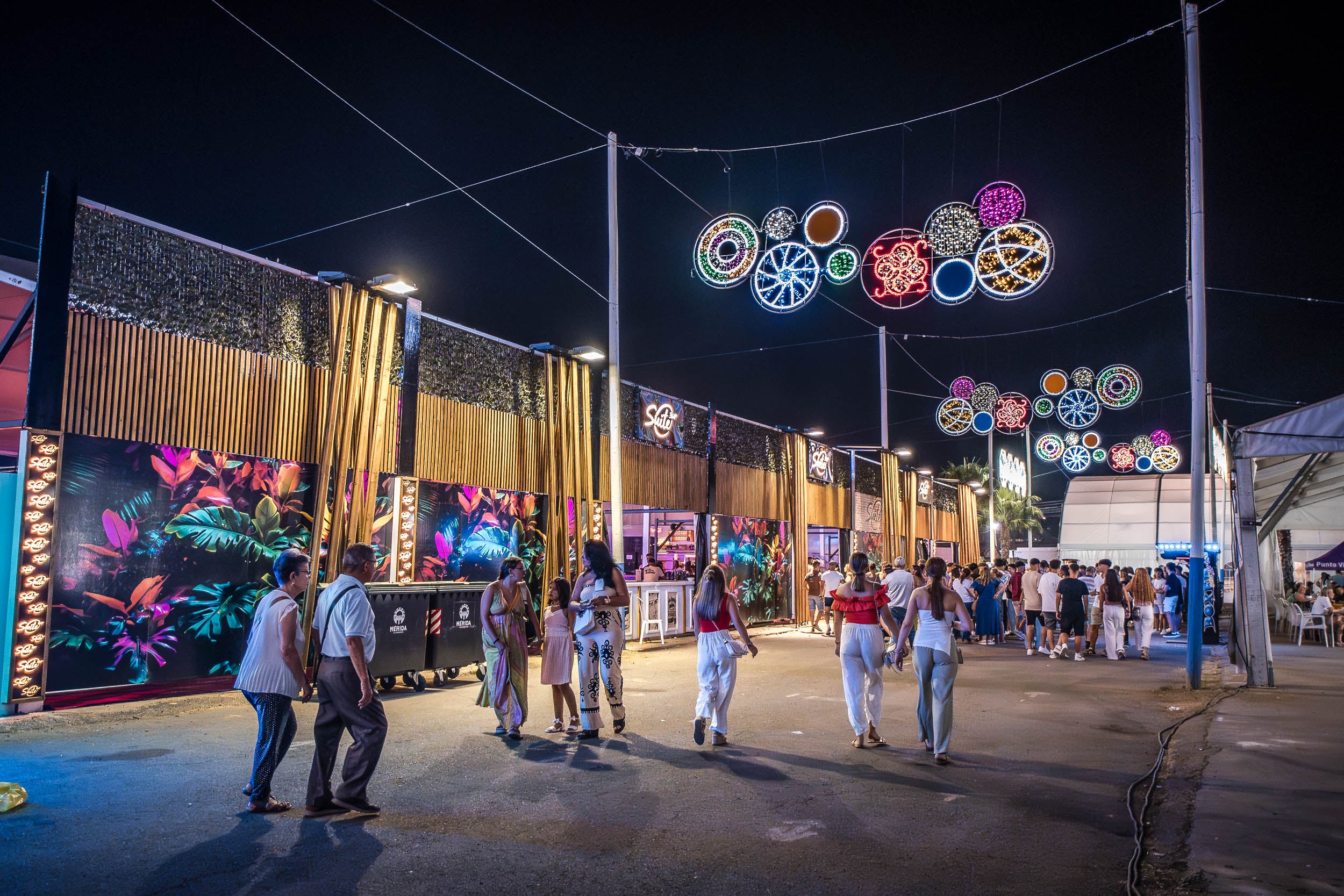 FOTOS | El alumbrado ilumina la Feria de Mérida