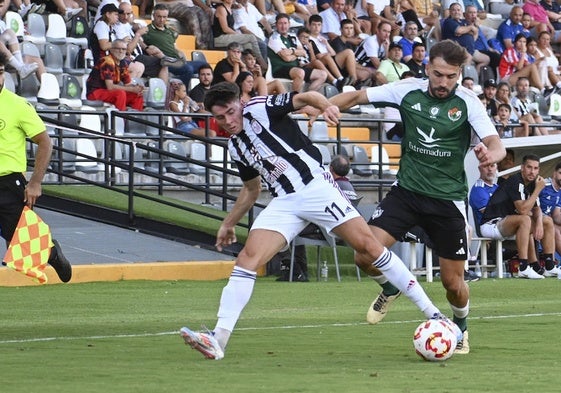 Antonio Pavón en el duelo ante el Cacereño disputado esta pretemproada en el Nuevo Vivero.