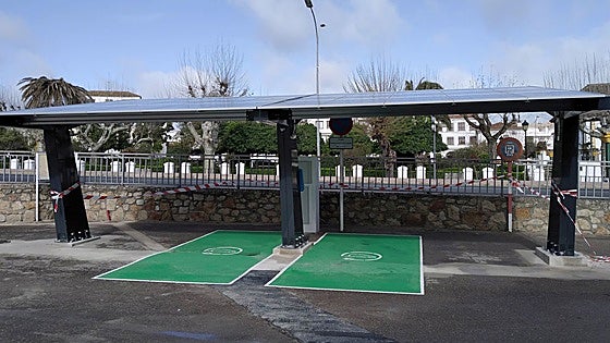 La red provincial de electrolineras de Cáceres aún tardará meses en activarse al completo