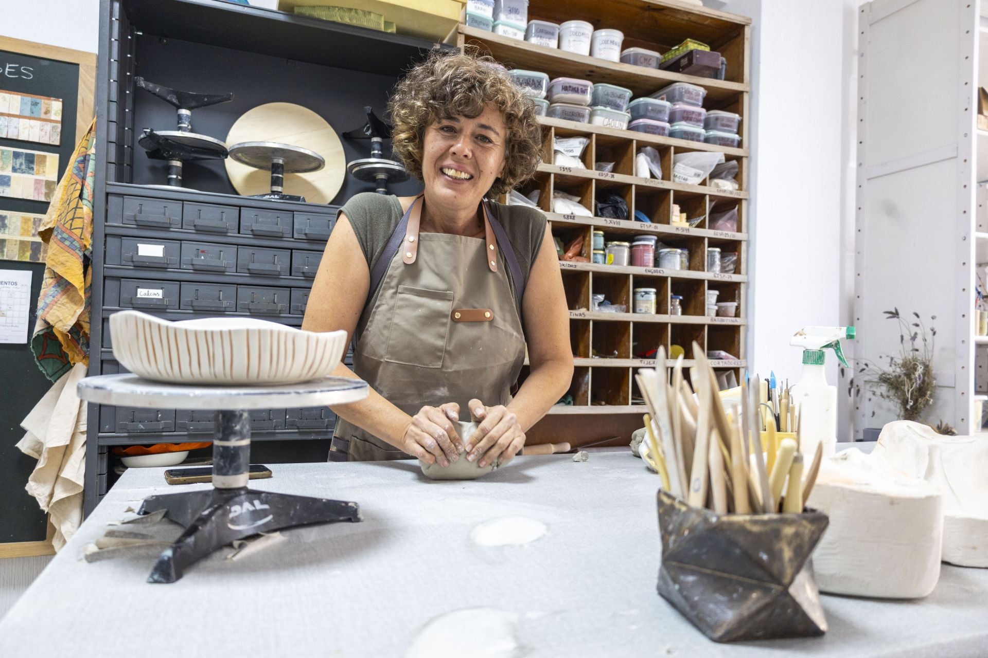 Patricia Penis Rentero dirige el taller 'Circular, espacio creativo artesanal', en donde imparte distintos talleres y clases.