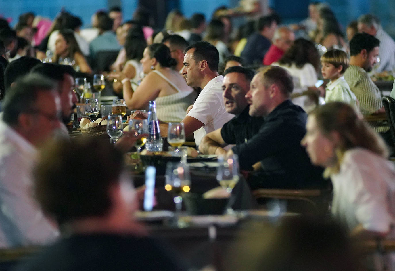Fotos | Ambiente en la Plaza Alta de Badajoz en la clausura de la Ciudad Encendida